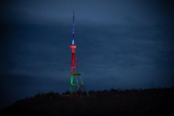 Tbilisi teleqülləsi bayrağımızın rəngləri ilə işıqlandırıldı