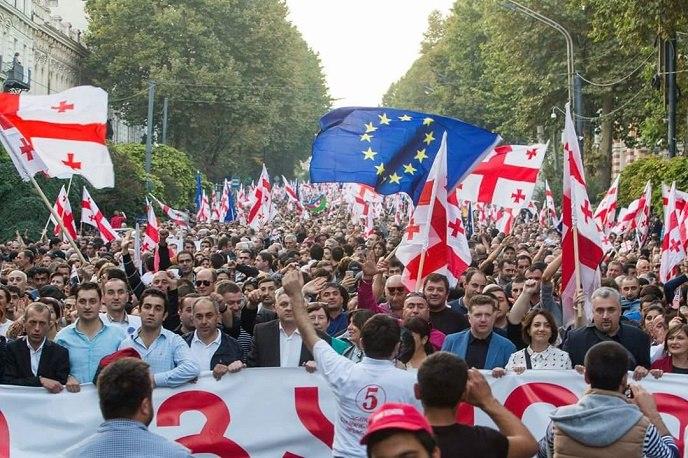 Gürcüstanın seçkidən sonrakı seçimi: COVİD, yoxsa DEMOKRATİYA