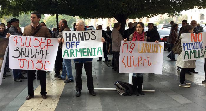 Yerevanda növbəti aksiya: “Paşinyan getməlidir”