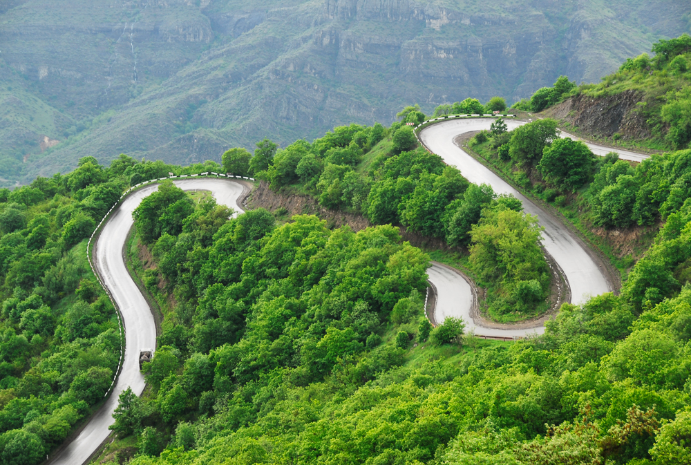 Zəngəzura aparan yol yenidən qurulur - RƏSMİ 