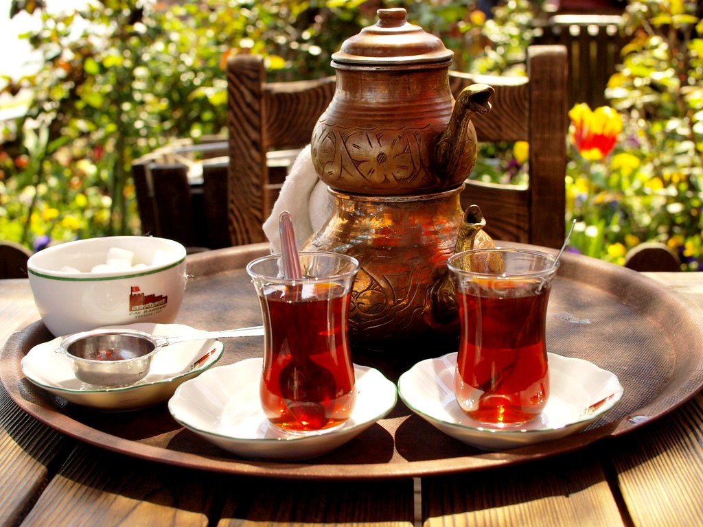 Karantini pozan çay evi aşkarlandı