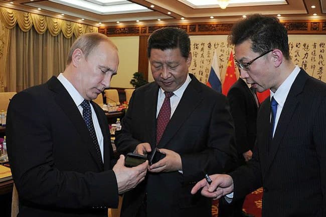 Putinin smartfonu yoxdur - Səbəbi?