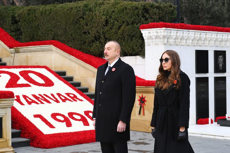 Prezident Şəhidlər xiyabanını ziyarət etdi - FOTOLAR