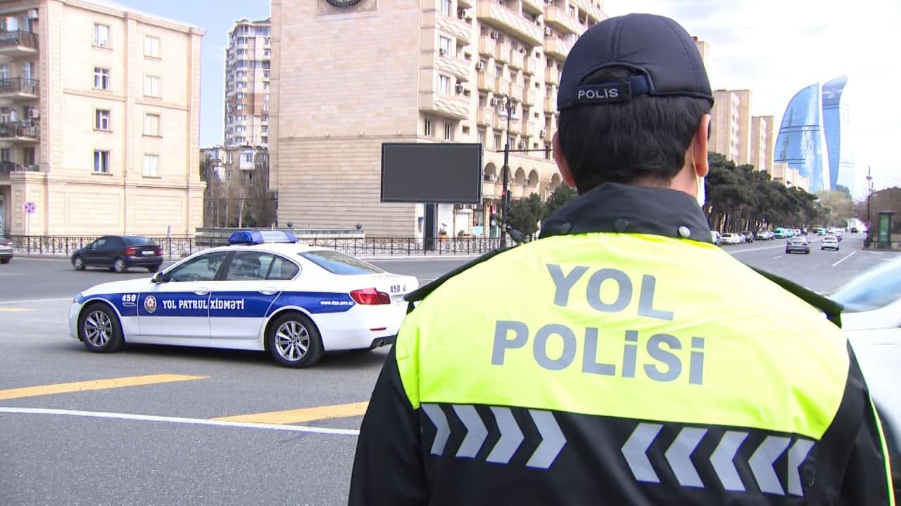 Yol polisi epilepsiya xəstəsini ölümdən qurtardı - FOTO