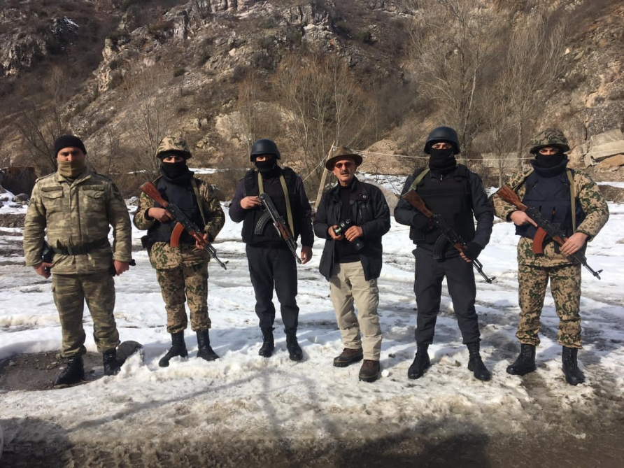 Dünya şöhrətli fotoqraf Kəlbəcərdə polis şöbəsinin qonağı oldu