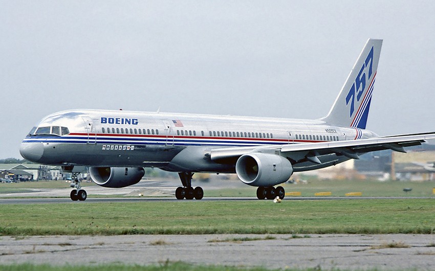 “Boeing 757” qəza enişi etdi - Sol mühərriki yanıb
