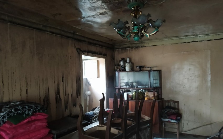 6 otaqlı ev əşyaları ilə birlikdə yandı - FOTOLAR