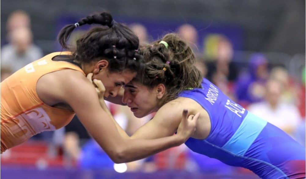 Kiyevdə bir güləşçimiz bürünc medal qazandı - FOTO