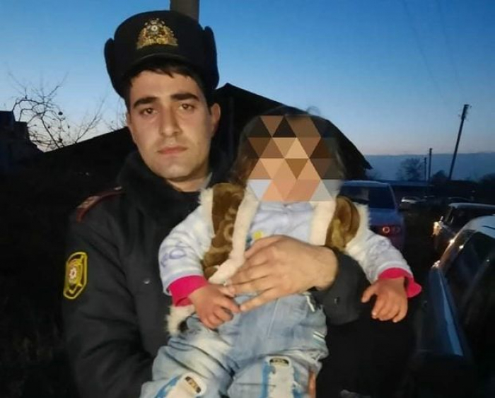 Polis itkin düşən 2 yaşlı uşağı tapdı