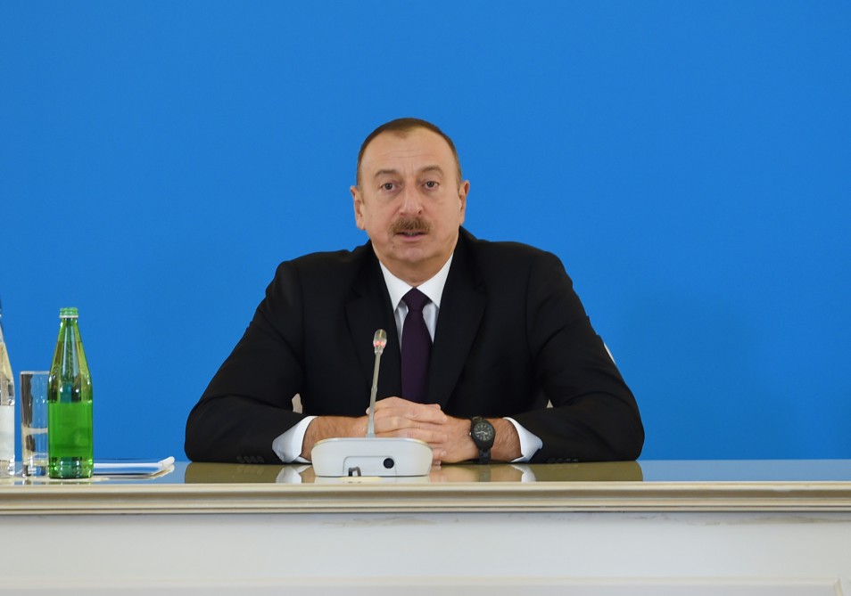 İlham Əliyev BƏƏ Prezidentinə başsağlığı verdi