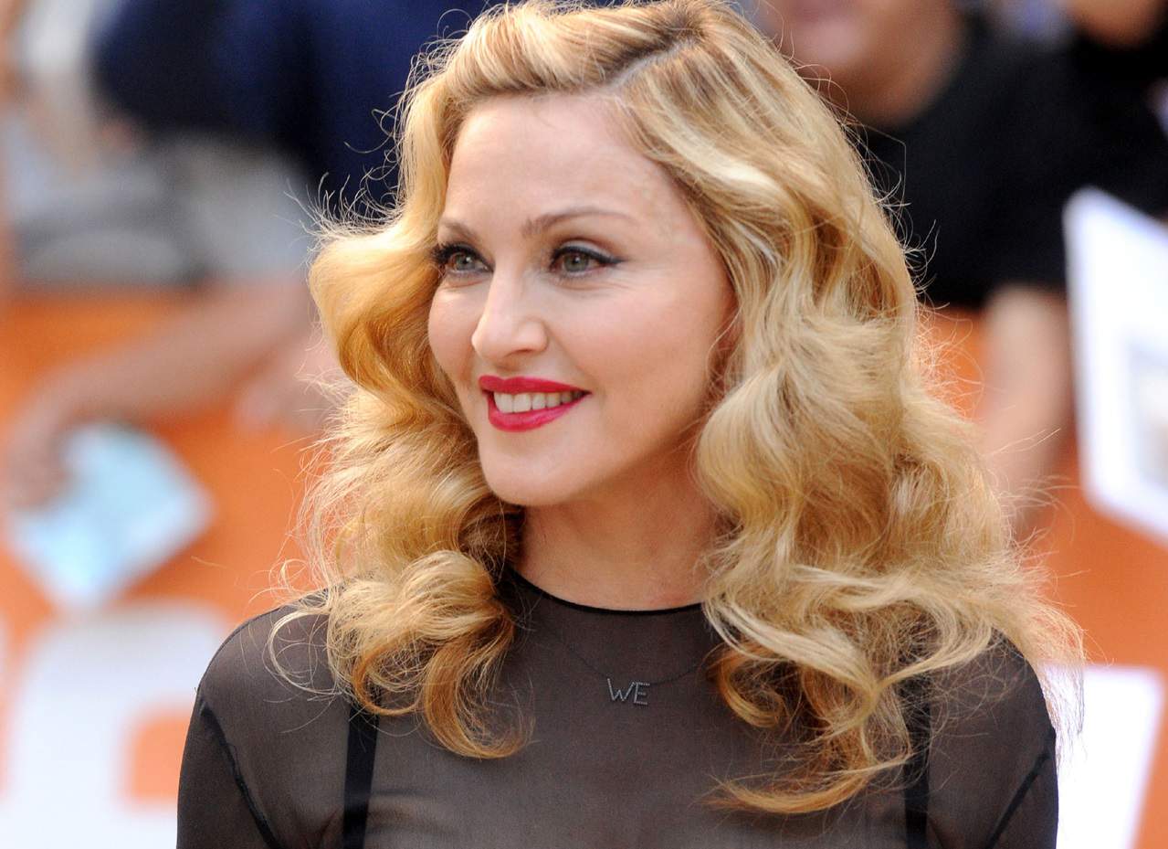 Madonnadan onlayn striptiz – Bu VİDEO ilə niyə ona seks simvol deyildiyini anlamaq olar...
