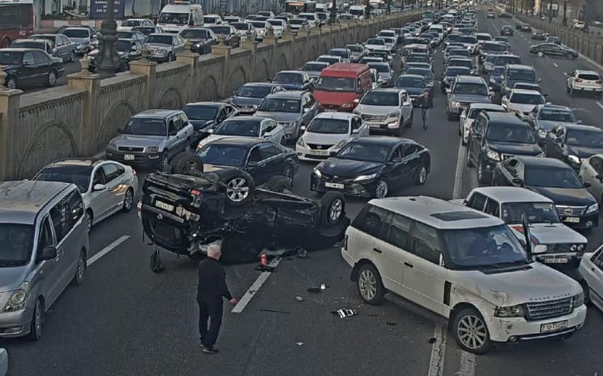 Heydər Əliyev prospektində ağır yol qəzası - FOTO