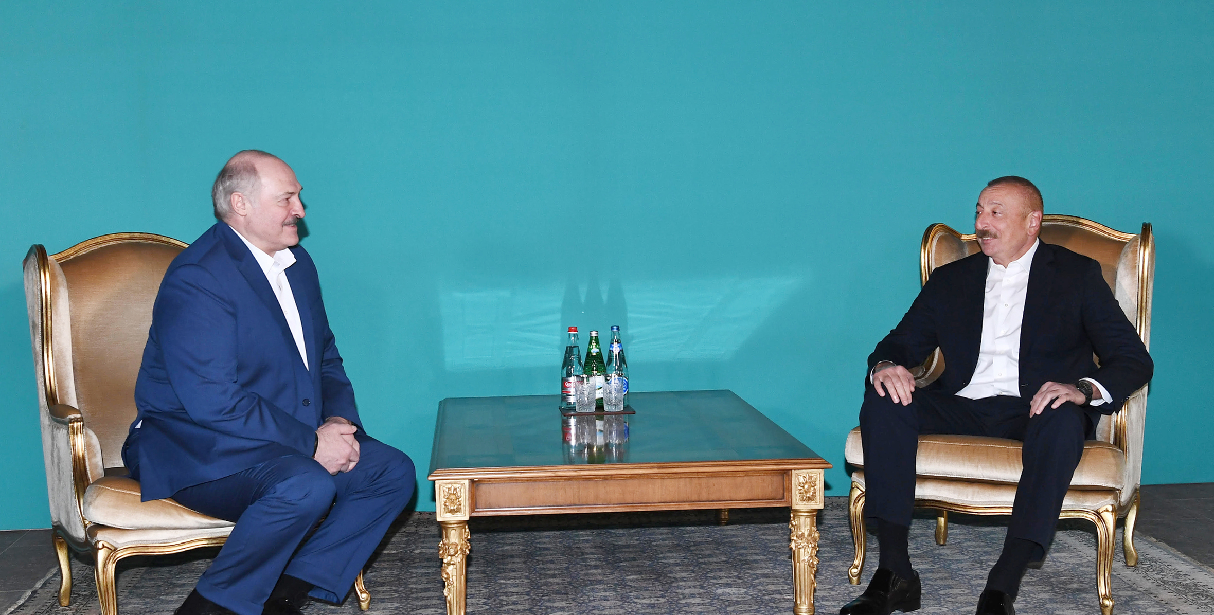 İlham Əliyev Lukaşenko ilə qeyri-rəsmi görüş keçirdi - FOTO/VİDEO