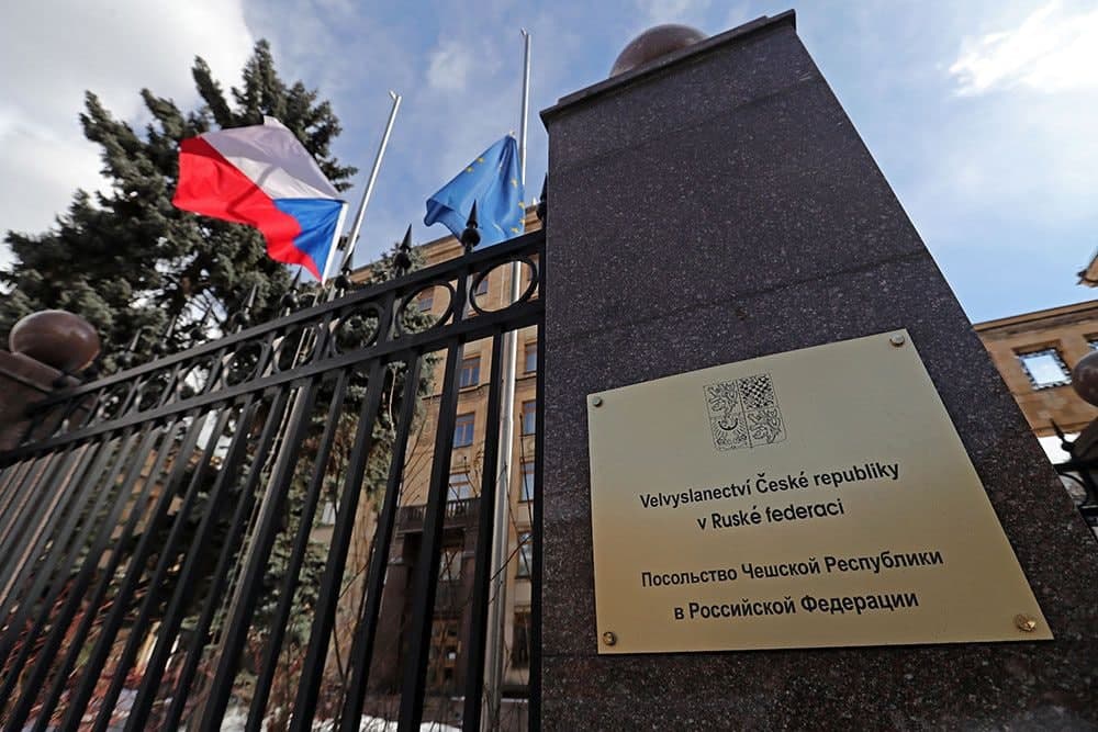 TƏCİLİ: Rusiya Çexiya səfirliyinin 20 əməkdaşını persona non-qrata elan etdi