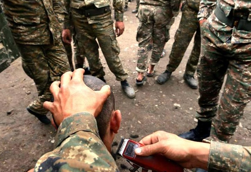 Ermənistan Ordusunun 2 əsgəri döyülərək öldürüldü 
