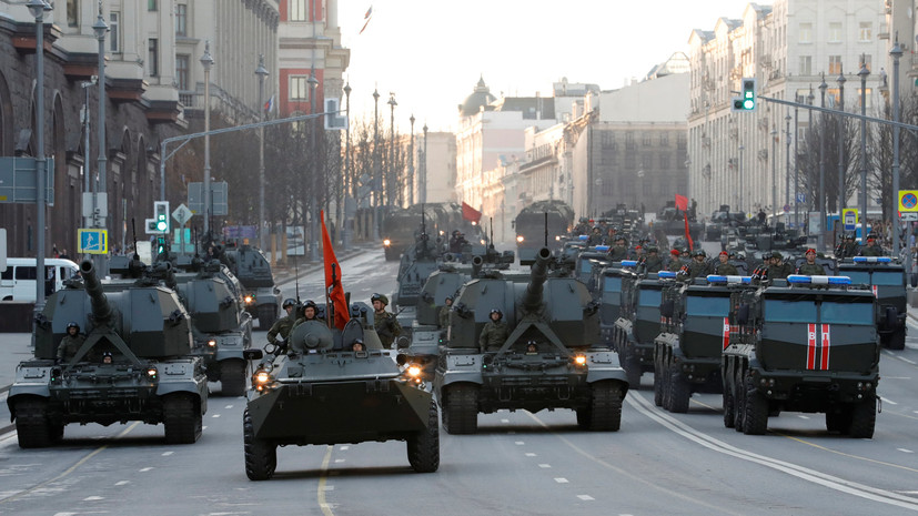 Moskvanın küçələrinə hərbi texnika yeridildi – VİDEO