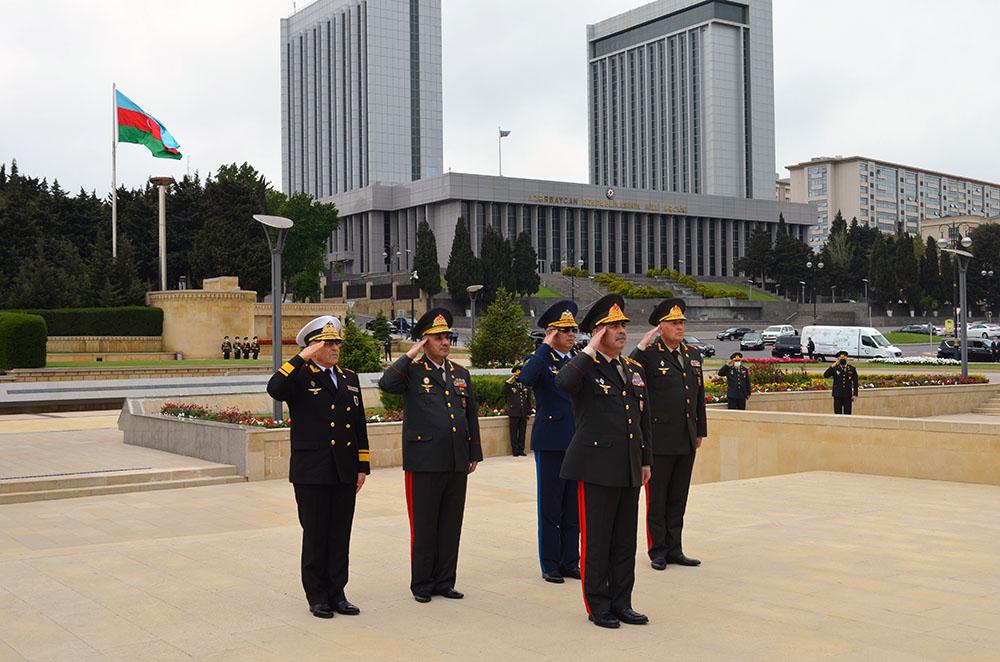 Nazir Həzi Aslanovun abidəsini ZİYARƏT ETDİ - FOTO/VİDEO