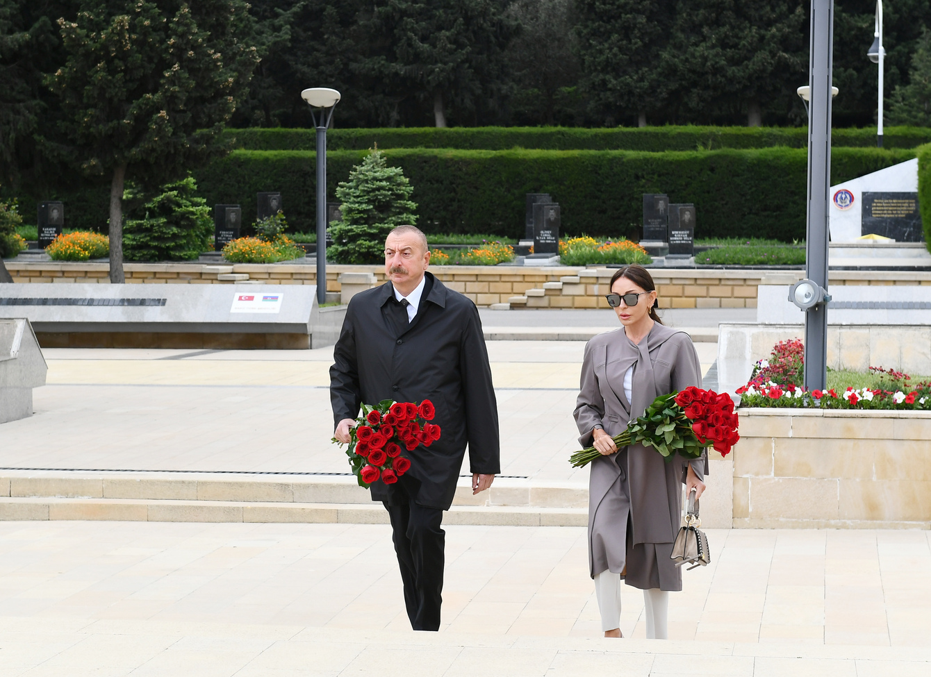 İlham Əliyev və Mehriban Əliyeva Həzi Aslanovun məzarını ziyarət etdi - FOTOLAR