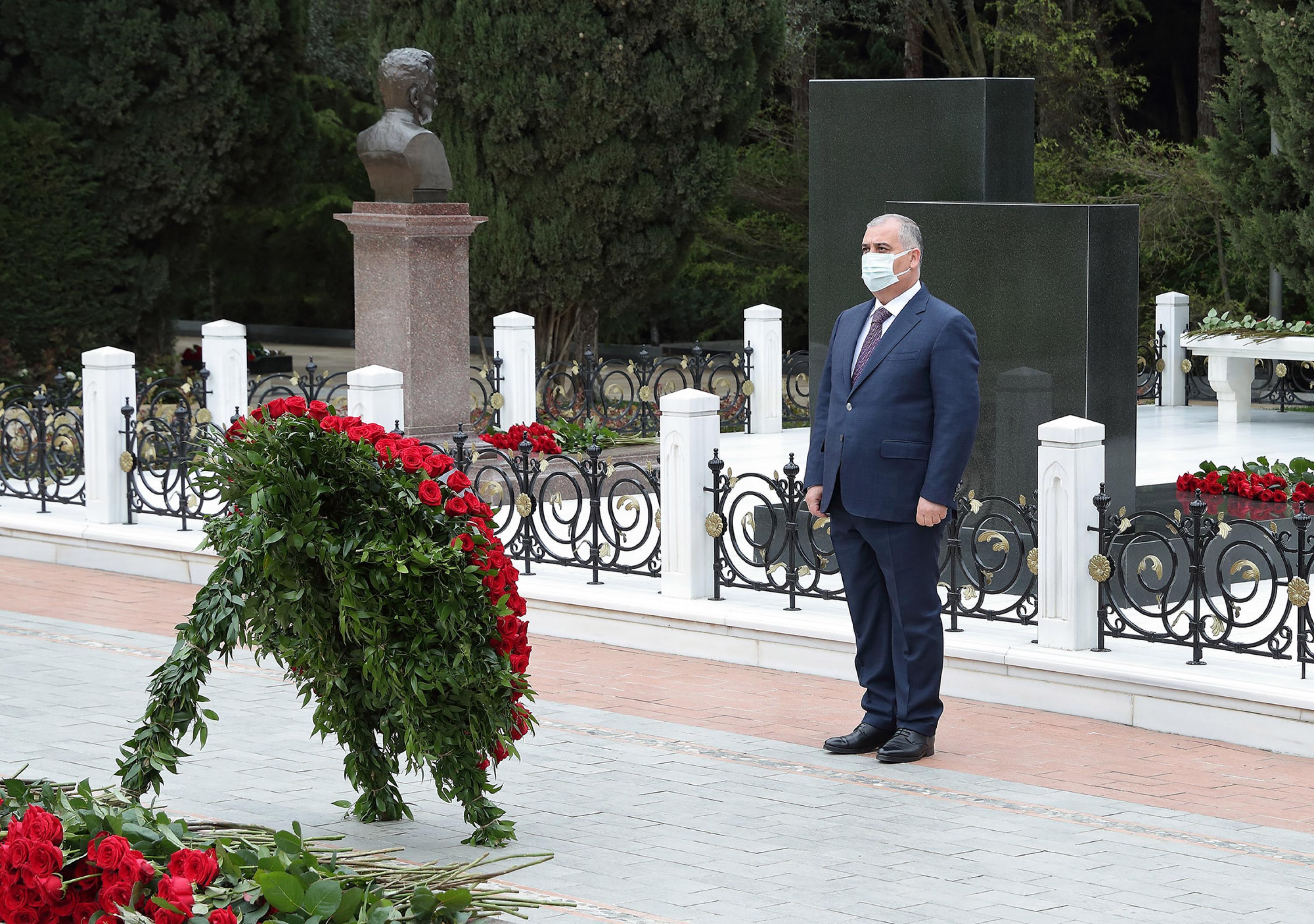 DTX əməkdaşları Ümummilli Liderin abidəsini ziyarət ediblər - FOTO