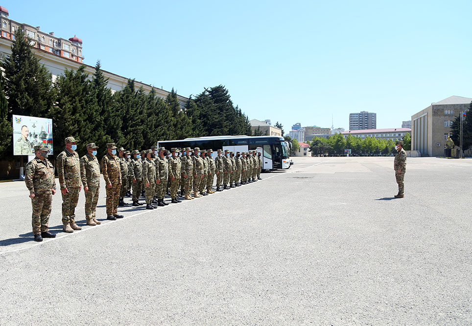 Şəxsi heyət və hərbi texnika təlim bölgəsinə yola düşüb - FOTO