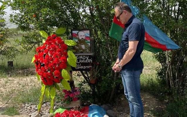 Canni De Byazi Milli Qəhrəman Allahverdi Bağırovun məzarını ziyarət etdi - FOTO