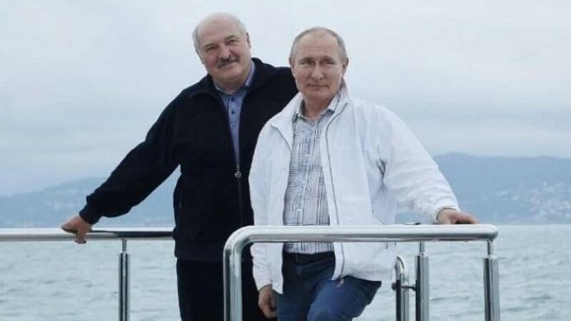 Lukaşenko Rusiyada belə çimdi - FOTO