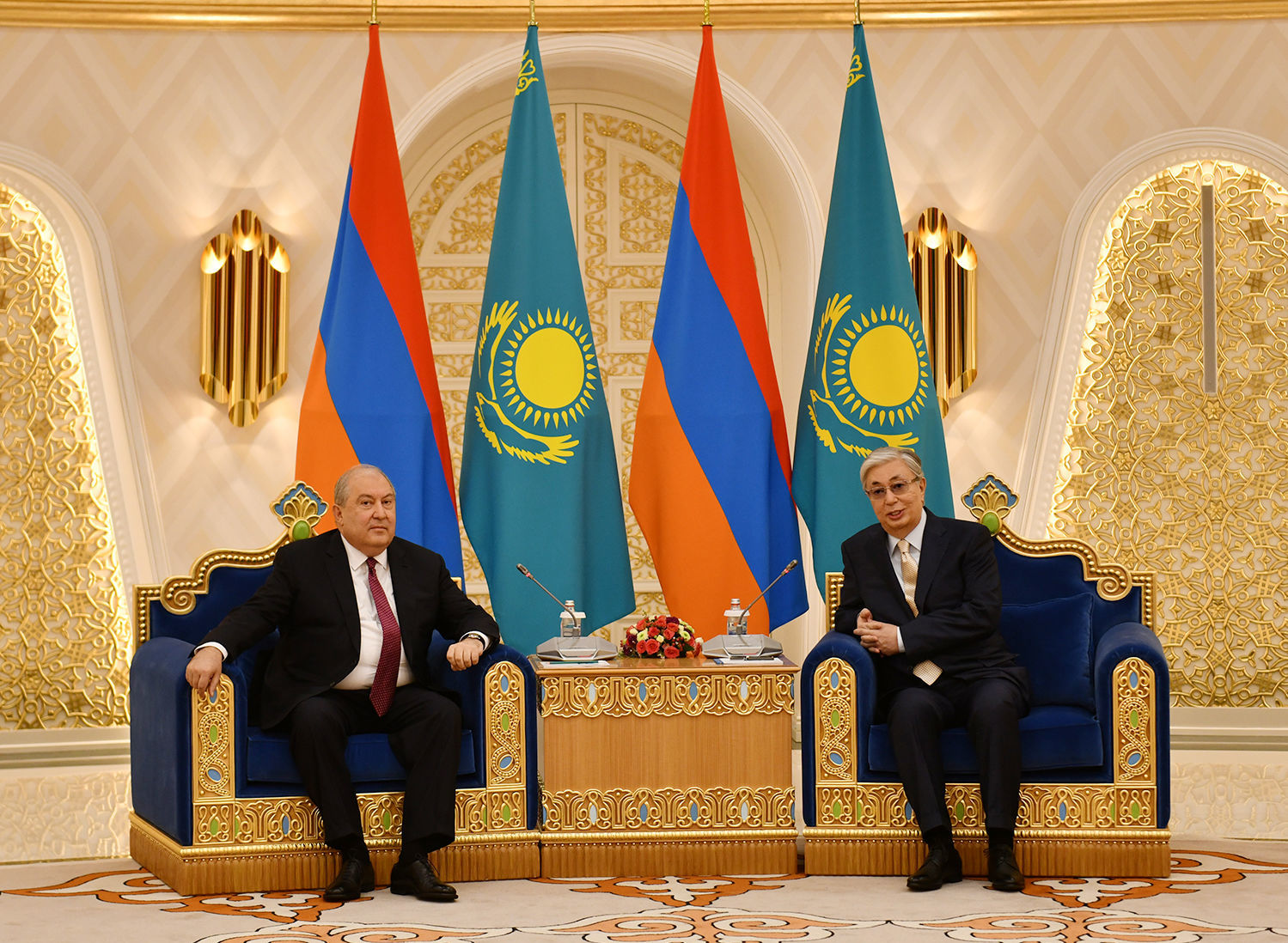 Qazaxıstan prezidenti Ermənistanı “dost ölkə” adlandırdı - FOTO