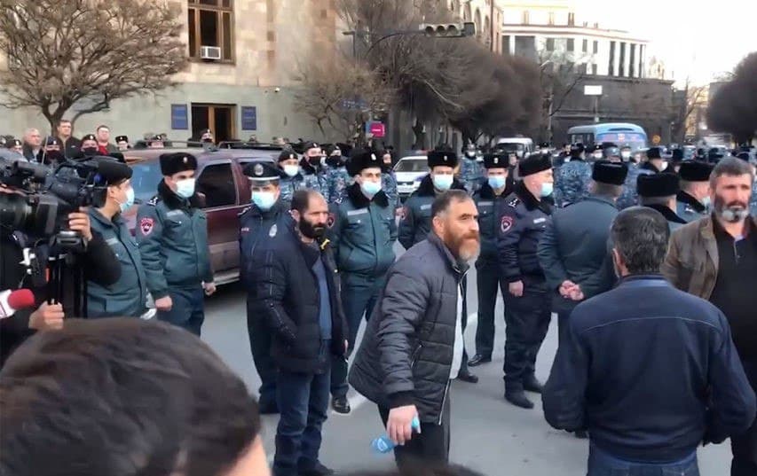 Ara Abramyan erməni diversantların valideynlərini Moskvaya apardı – SƏBƏB Ara Abramyan erməni diversantların valideynlərini Moskvaya apardı – SƏBƏB