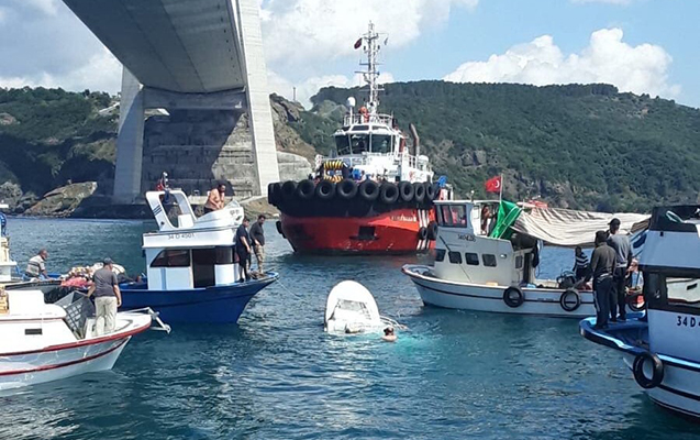 İstanbulda gəmi ilə qayıq toqquşdu - ölənlər var - FOTO