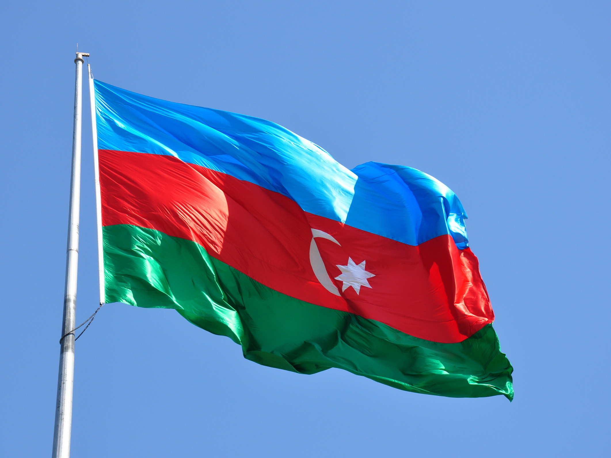“Azneft” dairəsində Azərbaycan bayrağına hörmətsizlik - FOTOLAR