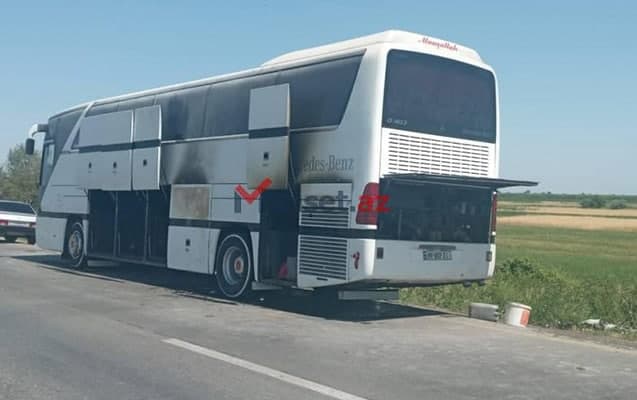 Şagirdləri Qubaya aparan avtobus yolda yandı - FOTO