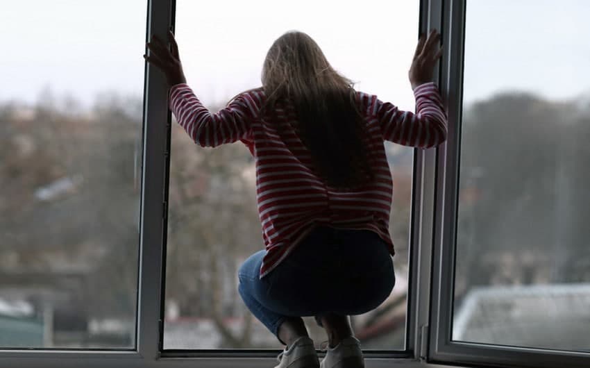 Bakıda balkondan yıxılan 17 yaşlı qız həyatını itirdi - VİDEO - YENİLƏNİB