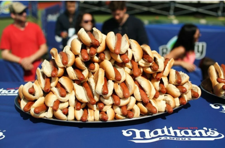 10 dəqiqədə 76 hot-doq yedi - FOTO