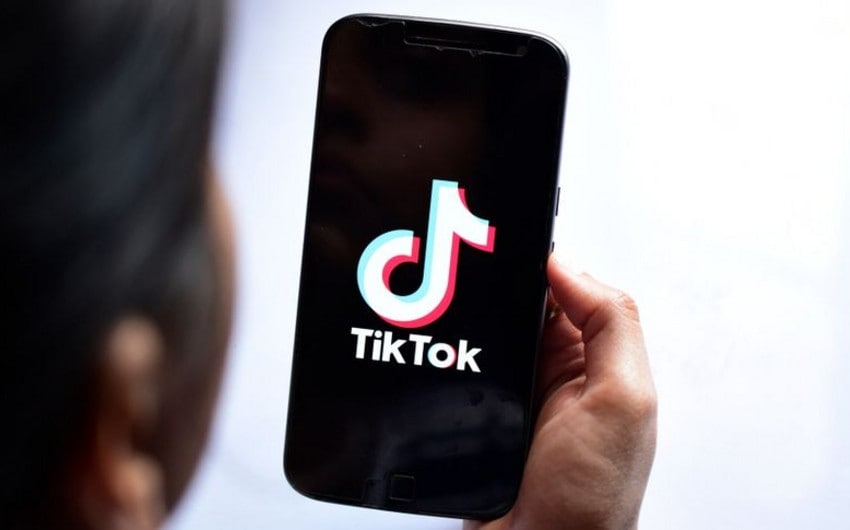 TikTok avtomatik olaraq çılpaq və zorakı videoları siləcək