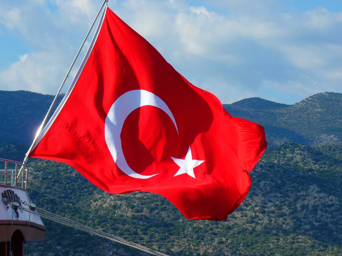 İranlı qadın Türkiyə bayrağını cırdı - Vətəndaşlar görün nə etdi - VİDEO İranlı qadın Türkiyə bayrağını cırdı - Vətəndaşlar görün nə etdi - VİDEO
