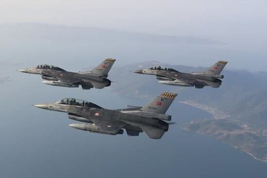 Türkiyə F-16-ları Rusiyanın kəşfiyyat təyyarəsinə görə havaya qalxdı - VİDEO