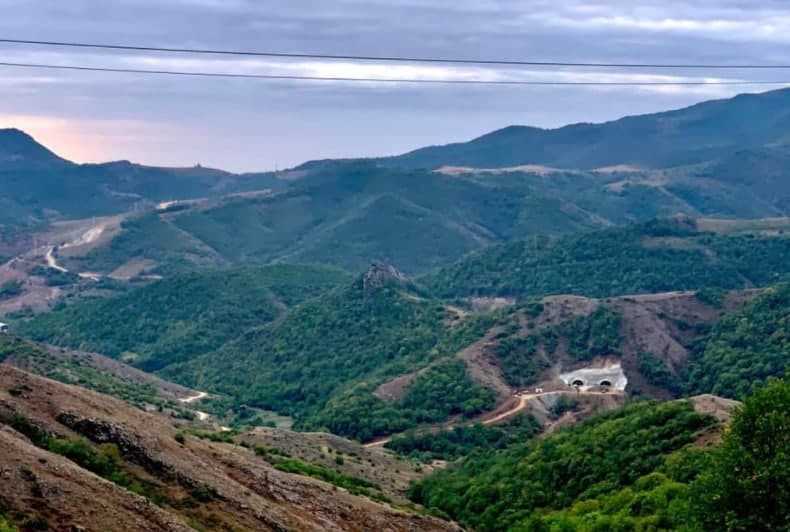 Bella Lalayan: “Ermənilər, indi Füzuli – Şuşa tunelinə baxın, yerə girin” – FOTO