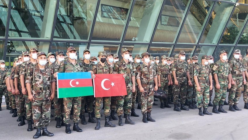 FHN-in yanğın-xilasetmə qüvvələrinin növbəti qrupu Türkiyəyə yola düşdü - FOTO