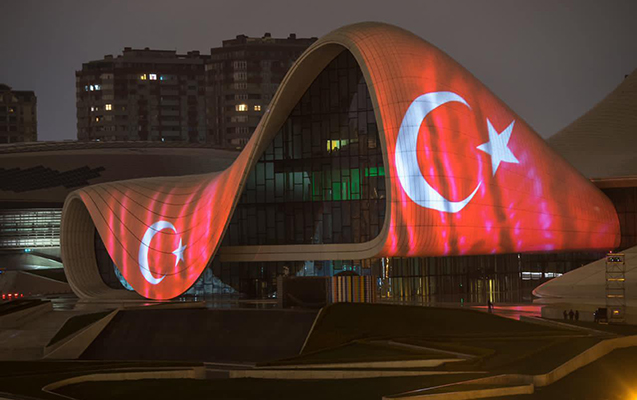 Heydər Əliyev Mərkəzinin binası Türkiyə bayrağına bürünəcək