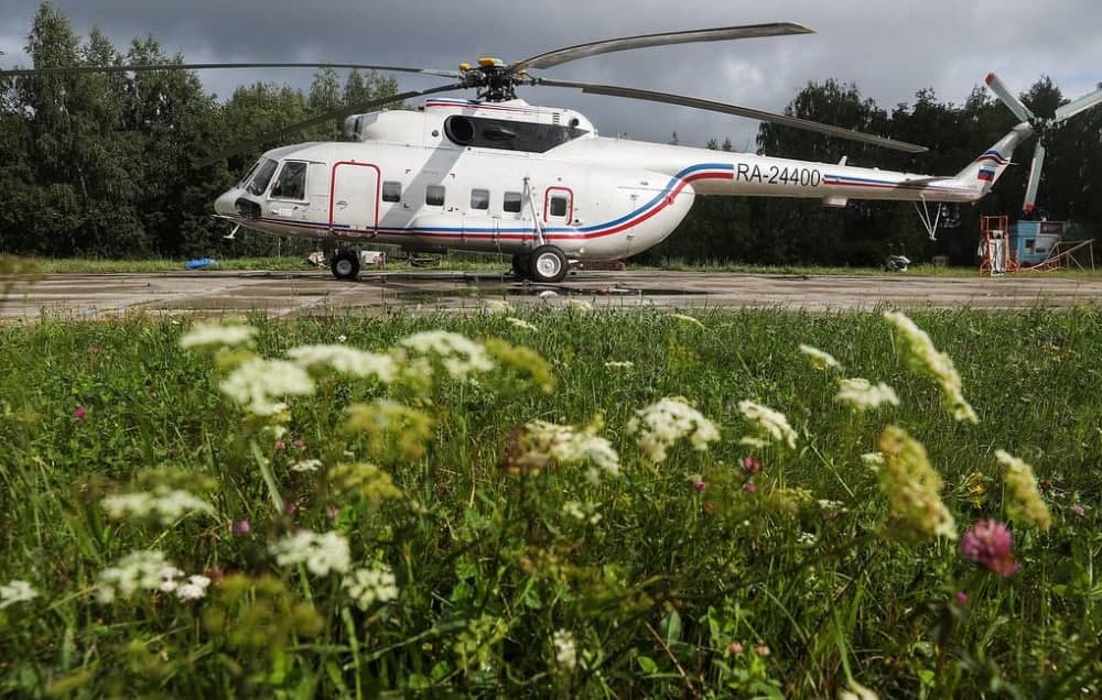 Göyərtəsində turistlər olan helikopter qəzaya uğradı