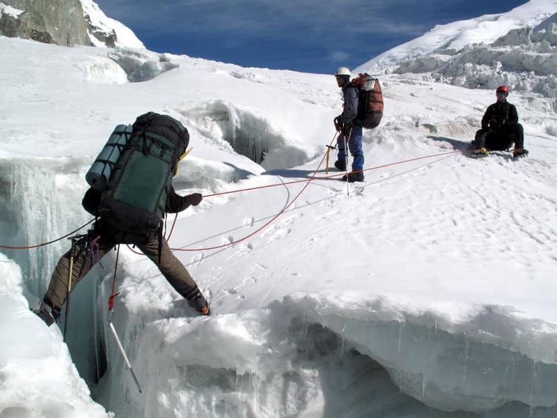 Rusiyalı alpinistlər Tyan-Şan dağlarında öldü