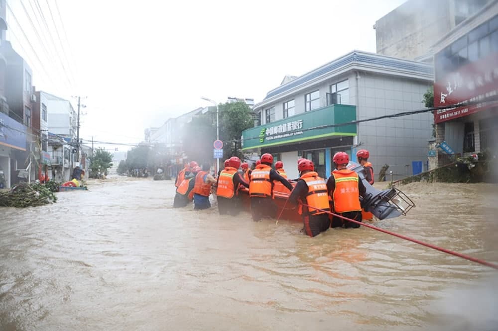 Çində şiddətli yağışlar: 21 nəfər öldü – VİDEO-FOTO