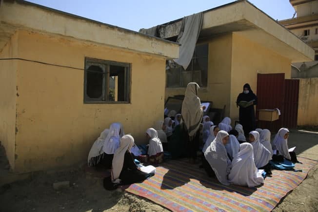 “Taliban” Əfqanıstanı ev-ev gəzərək, 12 yaşlı qız uşaqlarını axtarır - FOTO