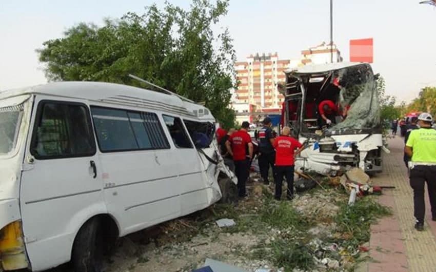 Türkiyədə avtobus yolun kənarına aşdı - 33 yaralı var - VİDEO