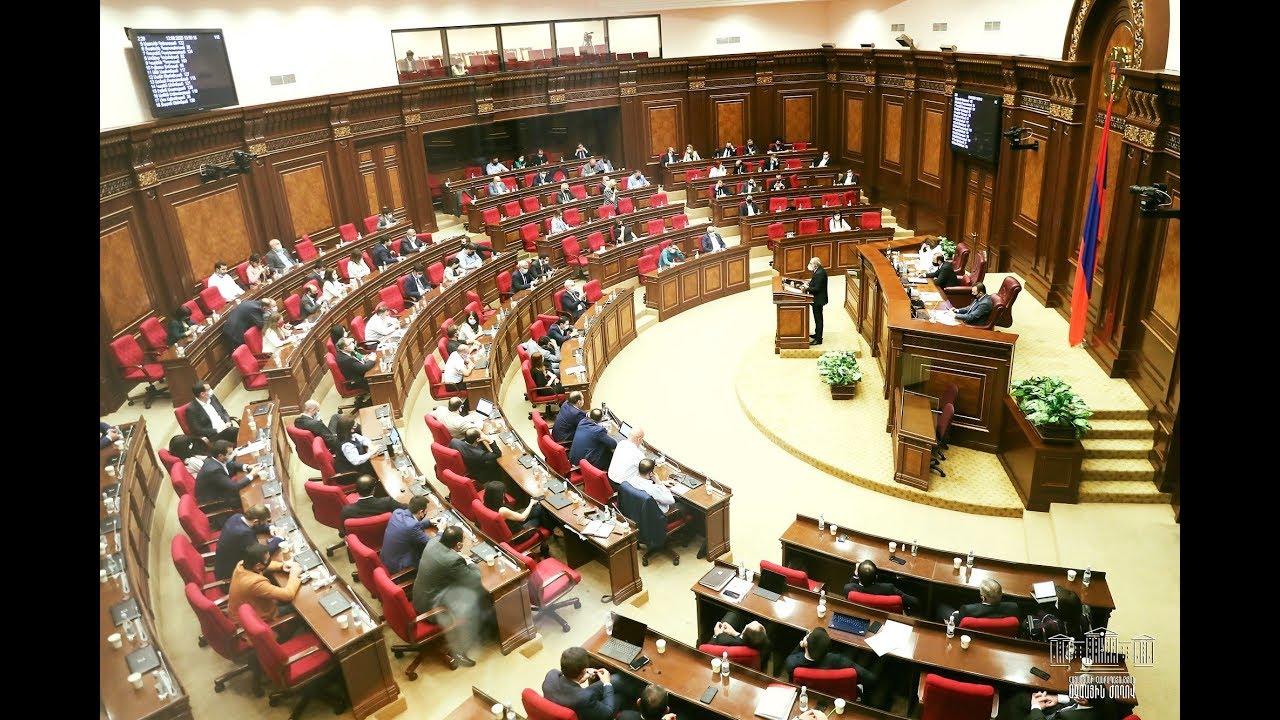 Ermənistan parlamentində dava düşdü – “Nikol xaindir” deyirlər - VİDEO