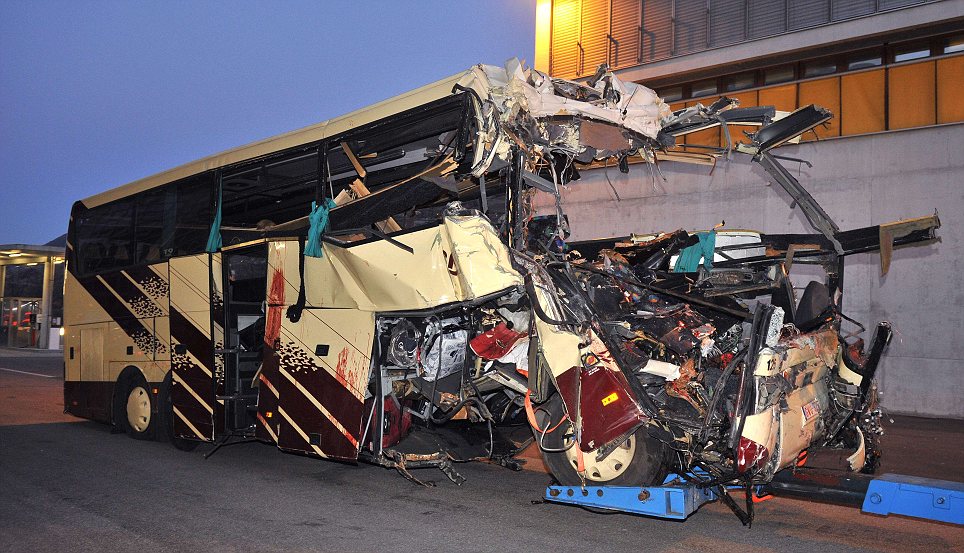 Ermənistanda avtobus qəzaya uğradı - 31 nəfər yaralandı - FOTO