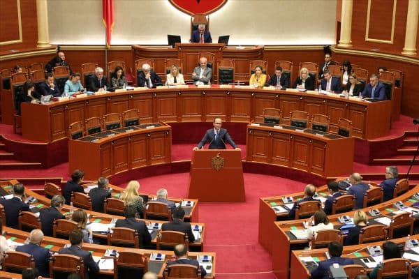 Albaniyanı qadın nazirlər idarə edəcək? - HÖKUMƏTİN TƏRKİBİ AÇIQLANDI Albaniyanı qadın nazirlər idarə edəcək? - HÖKUMƏTİN TƏRKİBİ AÇIQLANDI