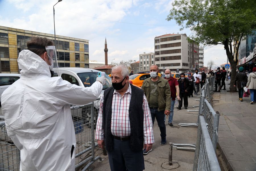 Türkiyədə kritik vəziyyət: Ölüm sayı 300-ə yaxınlaşır 