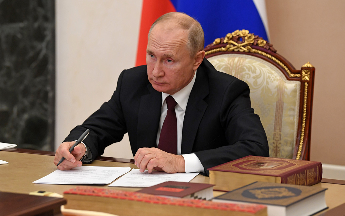 Putin həlak olmuş nazirə 