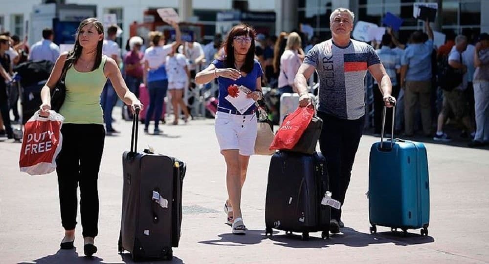 Rusiyalı turistlər Türkiyədəki bronlarını ləğv etməyəcəklər - SƏBƏB